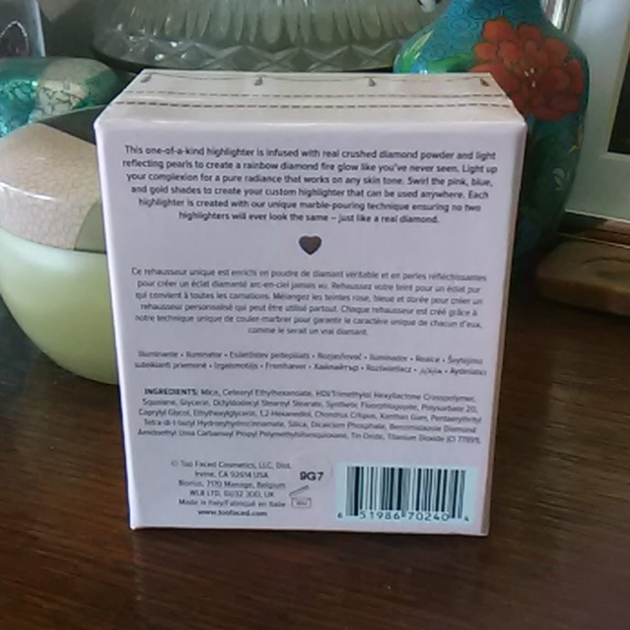 Too Faced Diamond Highlighter - Picture 4 of 5